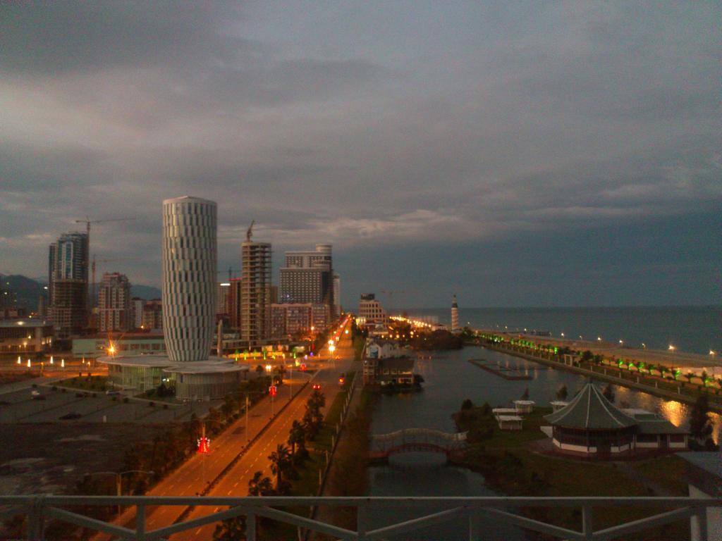 Apartment Miracle Batumi Exterior photo