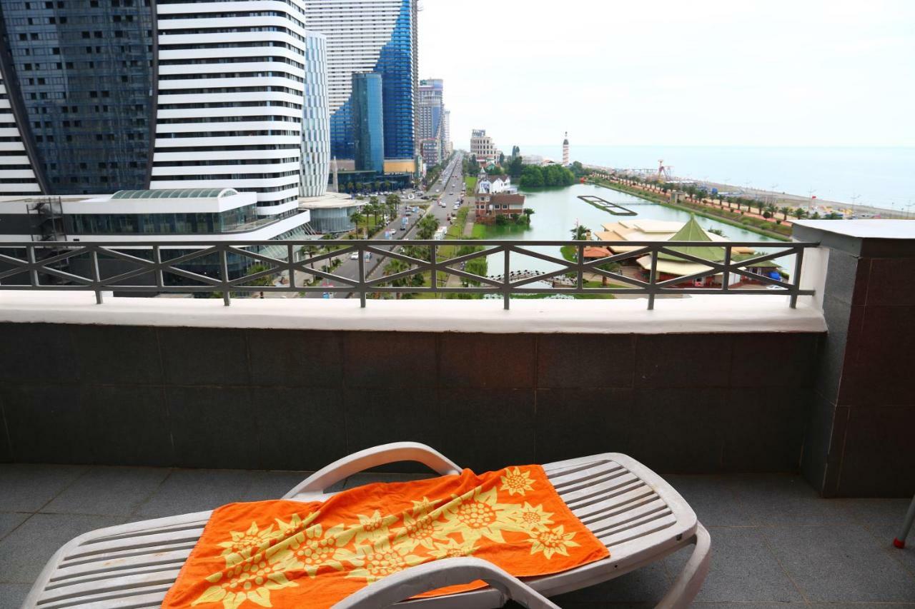 Apartment Miracle Batumi Exterior photo